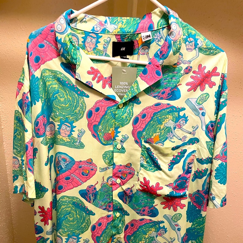 H&M Rick and Morty Button Up XXL, never worn.